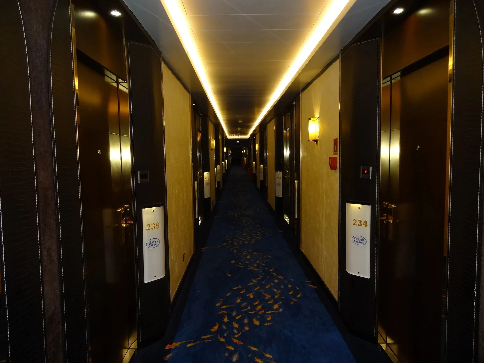 Aboard Victoria Jenna on the Yangtze River — travel photographs