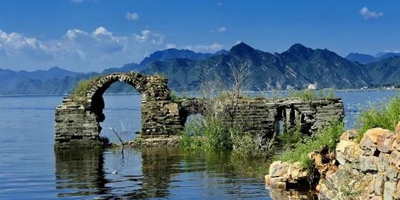 Three Days to Walk the Great Wall — mountain landscape and Great Wall towers